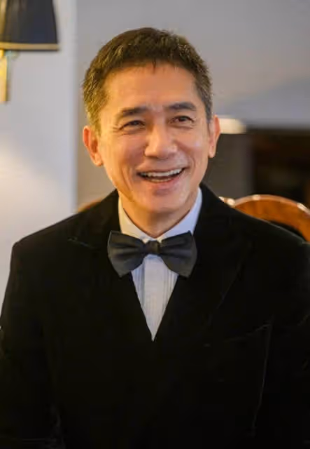 劉嘉玲曬梁朝偉東京電影節工作照,笑容洋溢狀態好