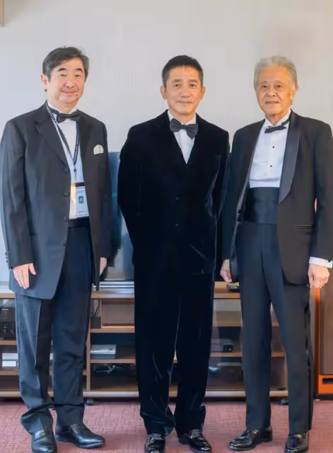 劉嘉玲曬梁朝偉東京電影節工作照,笑容洋溢狀態好