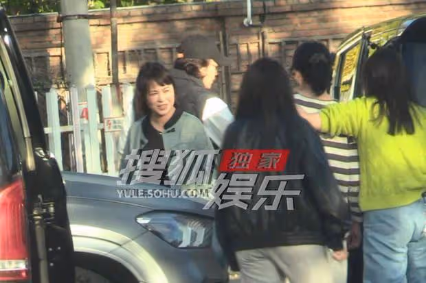 馬麗外出談工作老公許文赫陪伴,夫妻倆鬆弛感拉滿了