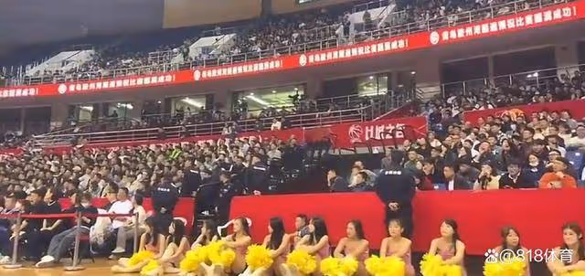 蝦仁豬心!遼寧球迷高喊1234,青島球迷回應:還我艾倫!楊鳴臉色鐵青