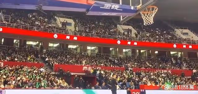 蝦仁豬心!遼寧球迷高喊1234,青島球迷回應:還我艾倫!楊鳴臉色鐵青