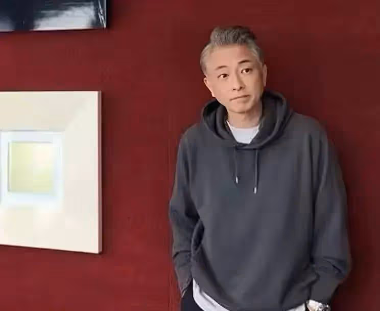 TVB前戲骨張松枝斷崖式衰老?新劇當爺爺卻被贊有型,曾是陳慧琳MV男主角