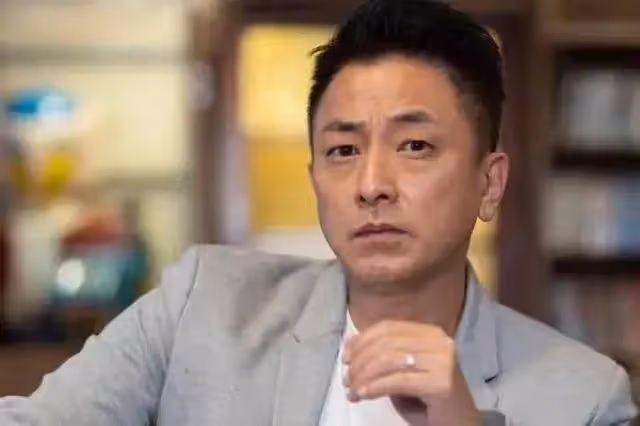 TVB前戲骨張松枝斷崖式衰老?新劇當爺爺卻被贊有型,曾是陳慧琳MV男主角