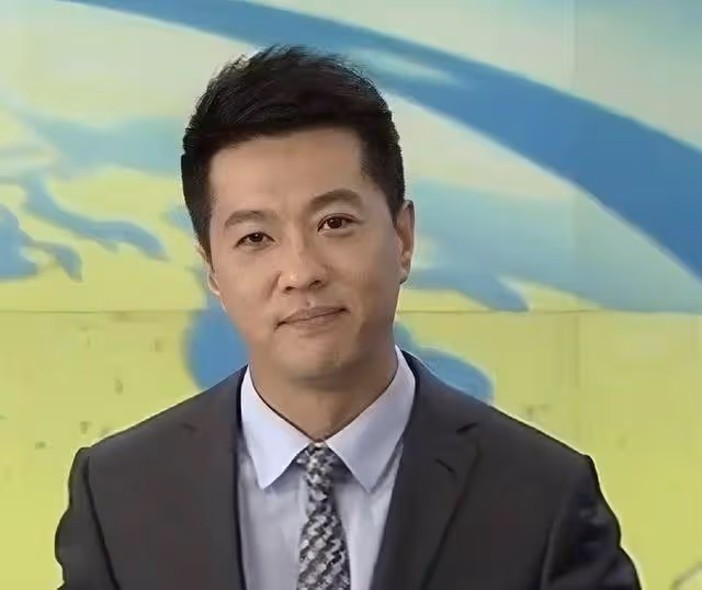 突傳死訊!央視最帥主持人顧國寧突發疾病離世,兩年前與妻子離婚