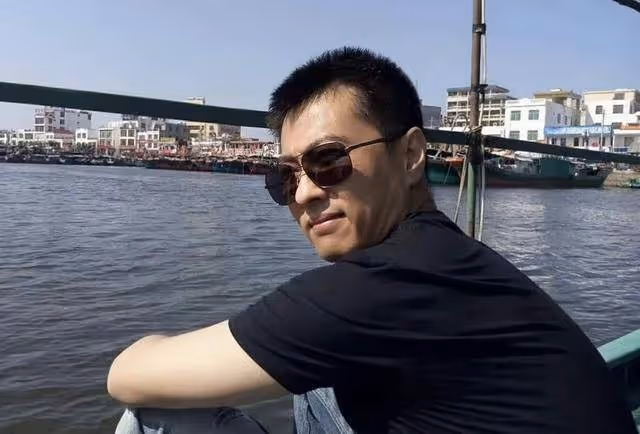 突傳死訊!央視最帥主持人顧國寧突發疾病離世,兩年前與妻子離婚