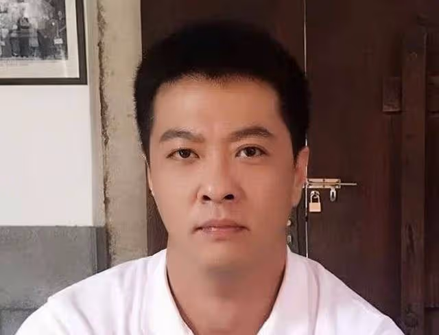 突傳死訊!央視最帥主持人顧國寧突發疾病離世,兩年前與妻子離婚