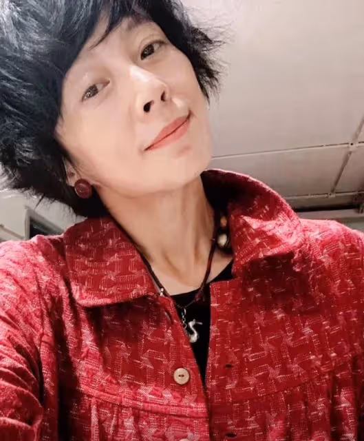 TVB視帝二婚妻子近況曝光!疑獨自國外旅行,穿著被贊高級感