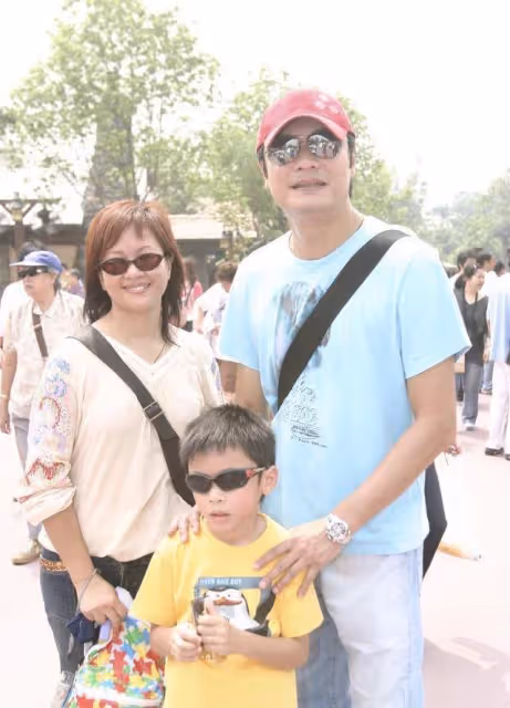 TVB視帝二婚妻子近況曝光!疑獨自國外旅行,穿著被贊高級感