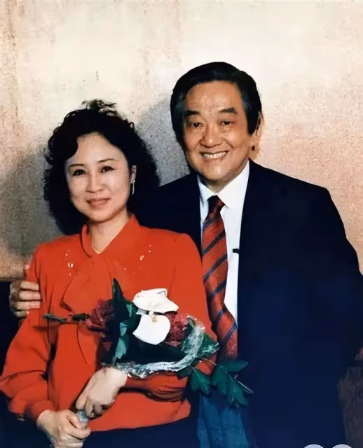 忍受丈夫婚外情16年才離婚,88歲卻來手撕80歲「小三」,大快人心