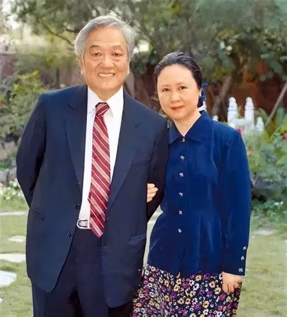忍受丈夫婚外情16年才離婚,88歲卻來手撕80歲「小三」,大快人心