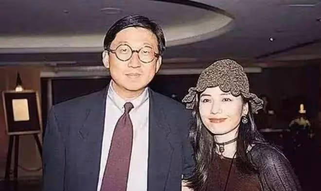 從小記者到500億身家的女富豪，甘比生日照露出她的真實近況！