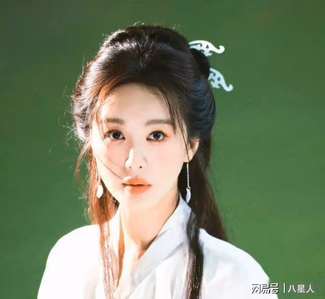 放過她吧!黃曉明前任李菲兒採訪被問怎麼評論葉柯!李菲兒都快碎了