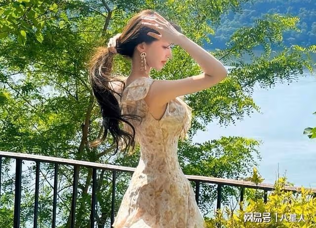 葉珂大尺度私照曝光!整容前後判若兩人,黃曉明再次陷入輿論漩渦