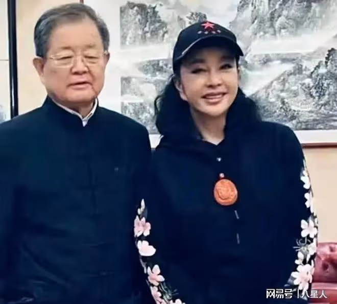 74歲劉曉慶色膽包天!曾婚內出軌,男方小她20歲,聊天記錄太炸裂