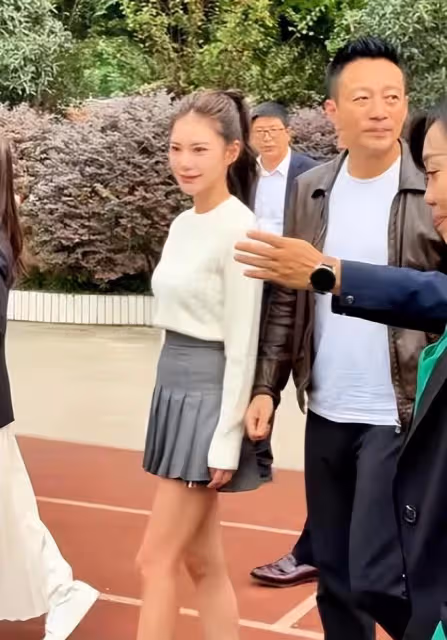 汪小菲帶馬筱梅做公益,和大S當年做公益的場景一模一樣