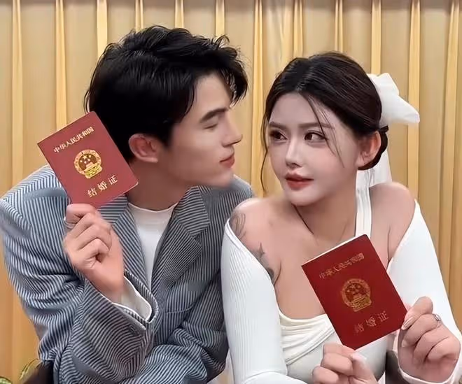 韓安冉曬七本結婚離婚證,和宋浩然領證畫面公開,夫妻好甜蜜