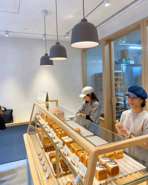 TVB離巢視後轉行開日式吐司店做烘焙師,新店開張獲容祖兒舊愛現場支持