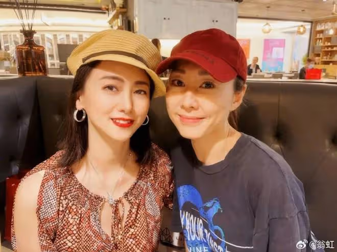 前TVB女星為視後新劇開播打氣,兩人相識21年姐妹情深私下親密互動