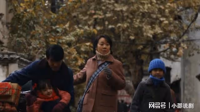 小巷人家:黃玲離婚後二嫁富紳,被丈夫寵成小公主,莊超英後悔
