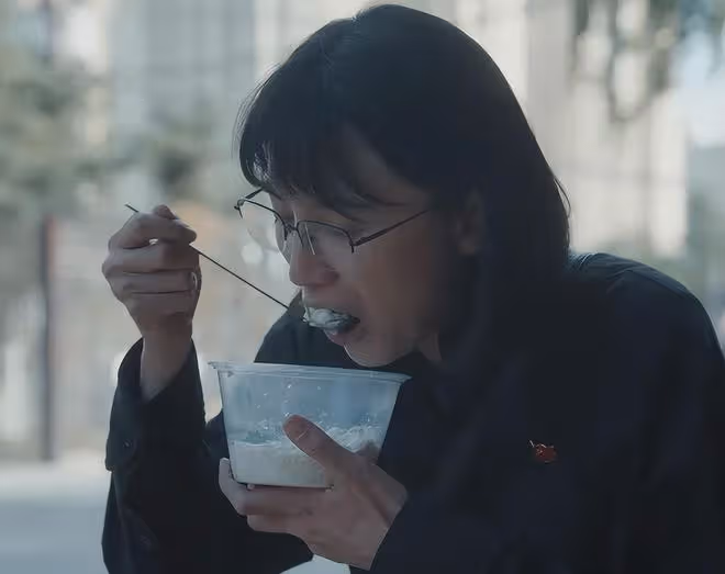 同樣是吃麵條,把蔣欣、宋佳和李沁放一起看,差別就出來了