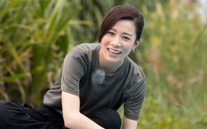 佘詩曼坦誠短髮緣由,網友熱議髮型選擇,短髮女王or長發佳人?