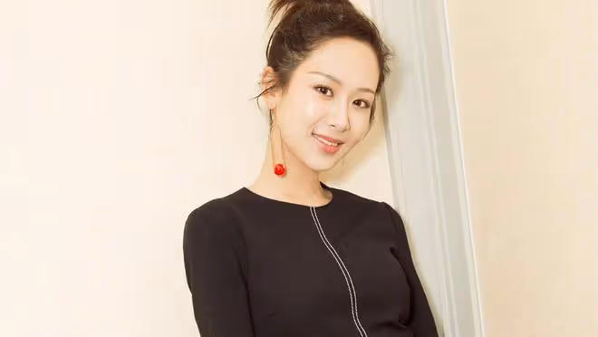 楊紫直播間驚艷亮相,暴瘦身形引發熱議,背後原因成謎