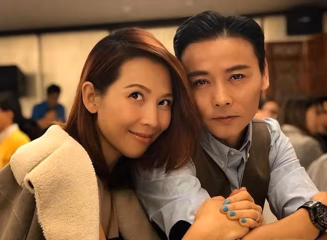 蔡少芬社交平台發文質疑，與張晉撞臉引發熱議：夫妻相還是巧合？