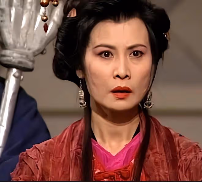 成龍痛悼李麗麗，昔日姐弟情深，今昔天人永隔，回憶殺令人淚目