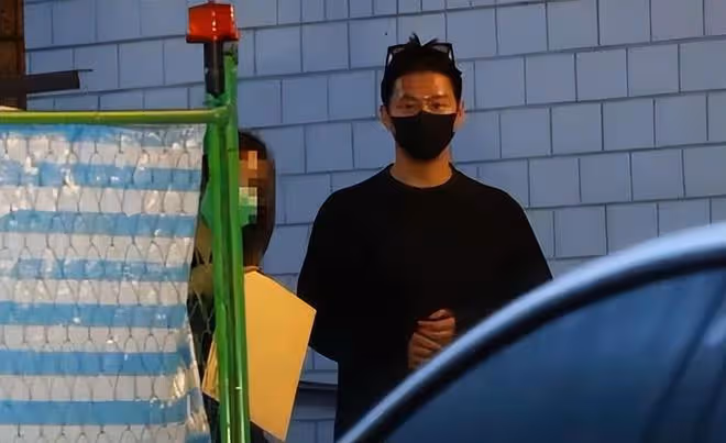 何超蓮陪竇驍醫院就診,竇驍疑似身體出現問題
