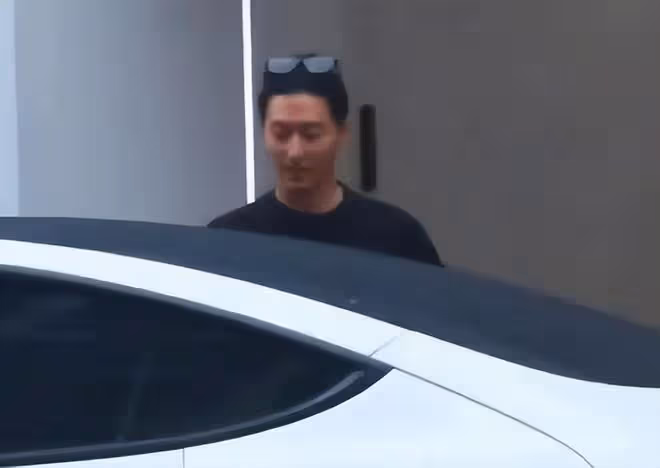 何超蓮陪竇驍醫院就診,竇驍疑似身體出現問題