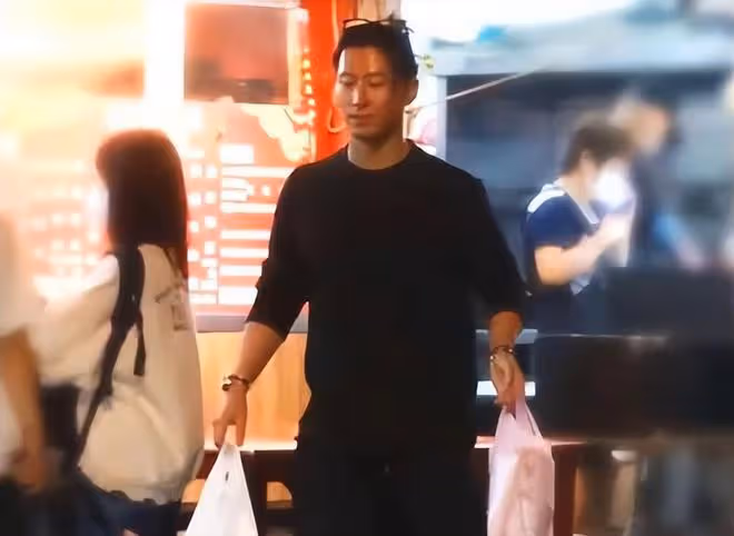 何超蓮陪竇驍醫院就診,竇驍疑似身體出現問題