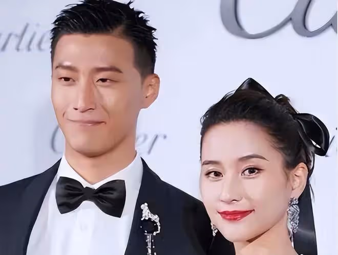 何超蓮陪竇驍醫院就診,竇驍疑似身體出現問題