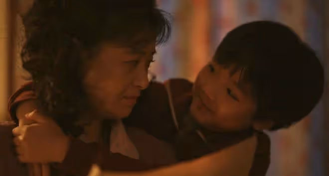 《小巷人家》躲過了53歲的閆妮、41歲的蔣欣,卻被43歲的男二驚艷