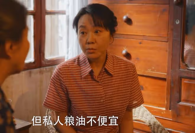 《小巷人家》躲過了53歲的閆妮、41歲的蔣欣,卻被43歲的男二驚艷