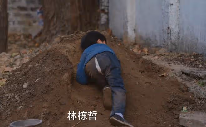 《小巷人家》躲過了53歲的閆妮、41歲的蔣欣,卻被43歲的男二驚艷