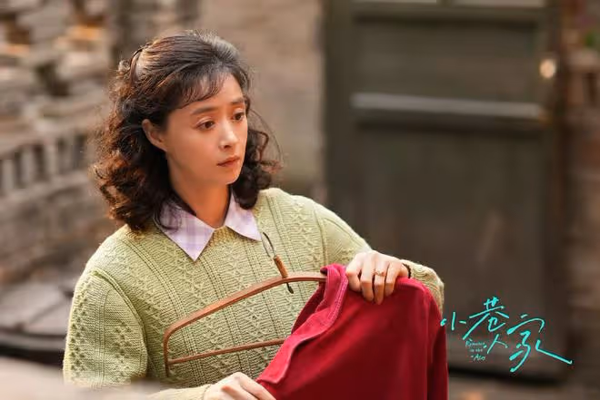《小巷人家》躲過了53歲的閆妮、41歲的蔣欣,卻被43歲的男二驚艷