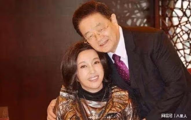 劉曉慶和婚外男友聊天記錄曝光,音頻太炸裂!4婚老公豪宅都給她
