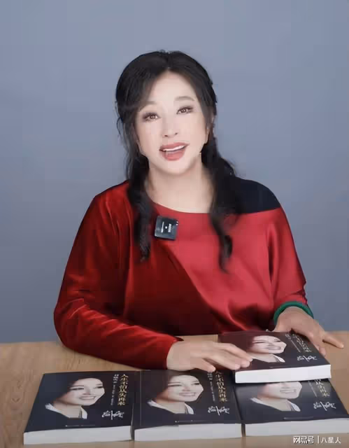劉曉慶和婚外男友聊天記錄曝光，音頻太炸裂！4婚老公豪宅都給她