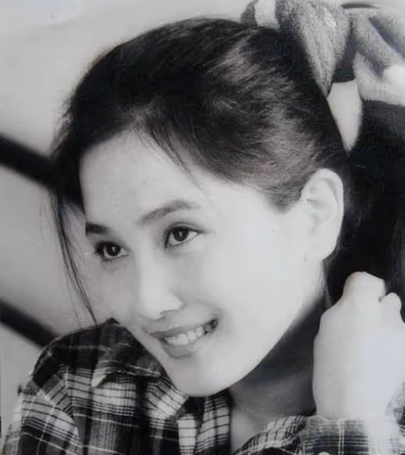 演員潘雨辰:和侯勇離婚後,與女兒相依為命,46歲不願碰觸婚姻