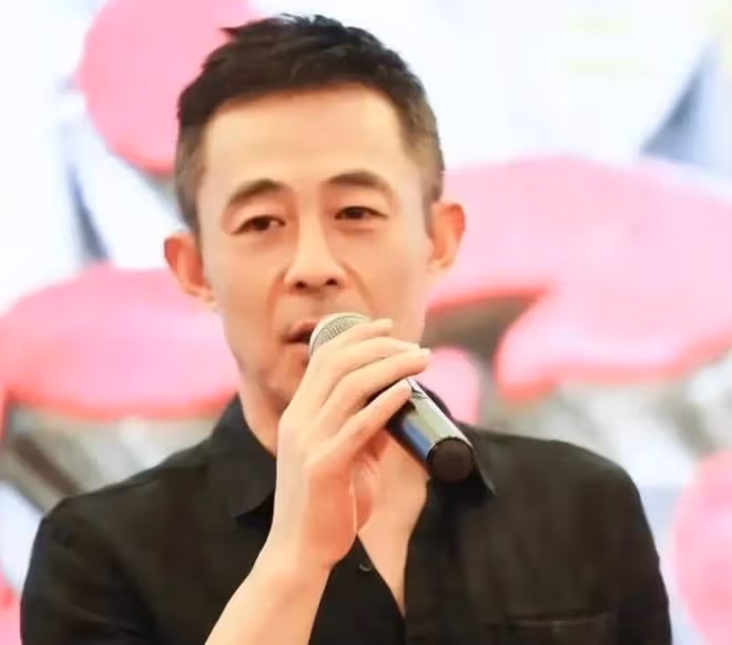 演員潘雨辰:和侯勇離婚後,與女兒相依為命,46歲不願碰觸婚姻