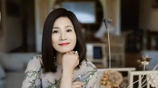 演員潘雨辰:和侯勇離婚後,與女兒相依為命,46歲不願碰觸婚姻