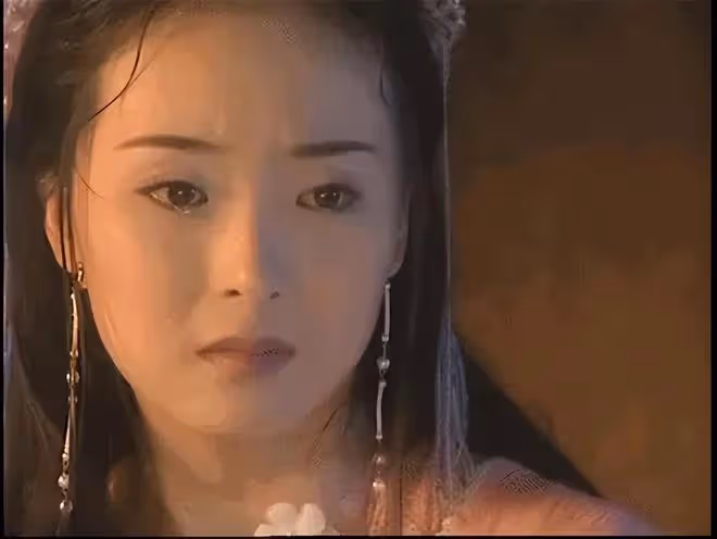 太慘了,出場就被女配吊打,周冬雨、袁姍姍、陳妍希,每個都不冤