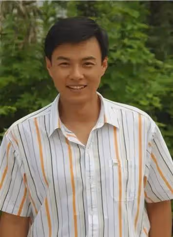 48歲「國民小生」:曾住7年地下室,現如今愛情事業雙豐收