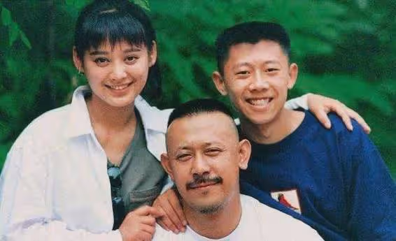 61歲導演姜文:26年只拍了6部電影,卻能影史留名,他憑什麼這麼牛