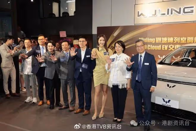 王祖藍笑稱與太太同車會嘈交正為TVB台慶作準備 李亞男有意在香港籌辦畫展