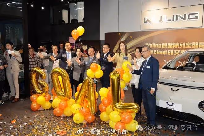 王祖藍笑稱與太太同車會嘈交正為TVB台慶作準備 李亞男有意在香港籌辦畫展