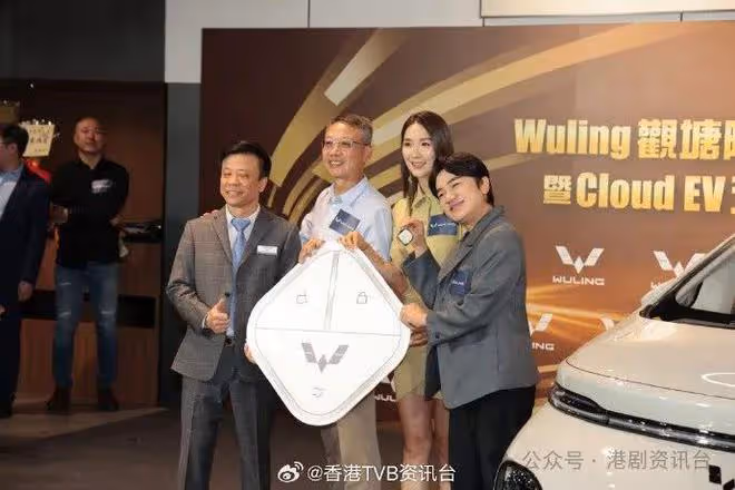 王祖藍笑稱與太太同車會嘈交正為TVB台慶作準備 李亞男有意在香港籌辦畫展