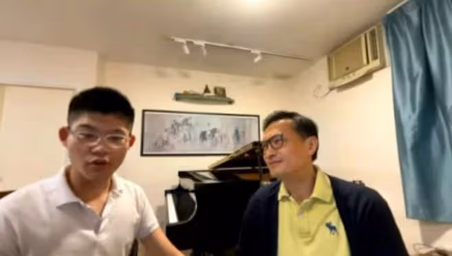 TVB前男星自閉症兒子驚喜現身，已17歲被爸爸栽培成音樂才子！自稱拍戲拒演反派！