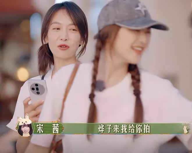 周雨彤直播回應近期爭議上熱搜，評論區直接淪陷，杜華的話應驗了