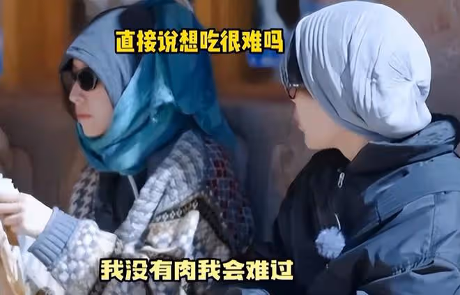 周雨彤直播回應近期爭議上熱搜，評論區直接淪陷，杜華的話應驗了